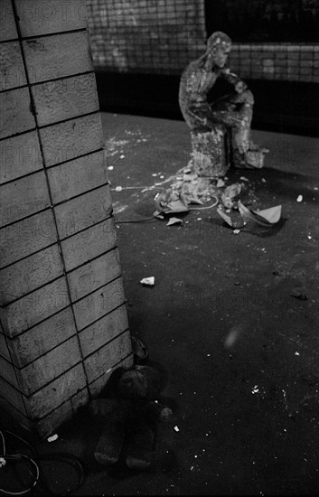 GDR, Berlin, 17.6.1990, Oranienburger Straße S-Bahn station, figures erected by the Weißensee art academy in the closed S-Bahn station, which were destroyed by someone at the beginning of the construction work at the station..., Thinker