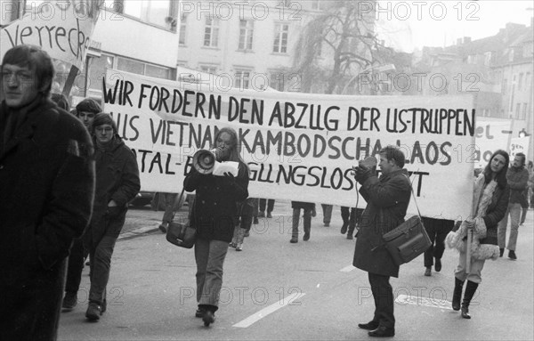 The US Army's waging of war in Vietnam, Cambodia and Laos met with increasing opposition from the German public in the 1960s, especially from the youth and student movements. Bonn 1968, DEU, Germany, Bonn, Dortmund, Europe