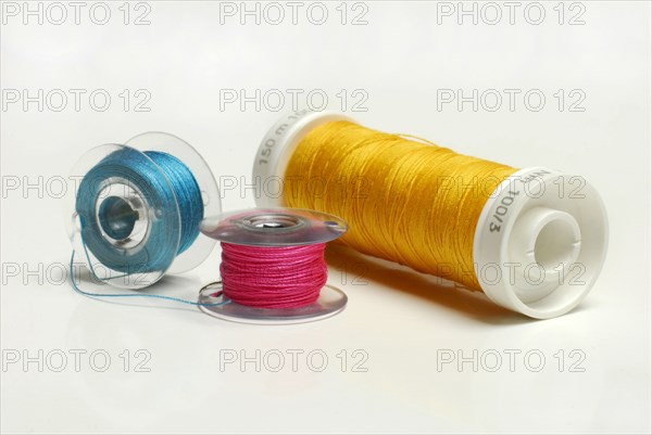 Thread bobbins, sewing thread, thread reel, freespace, object, thread, bobbin, reel, rolls, spools