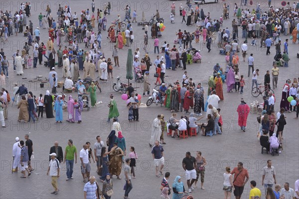 Stalls in the Djemaa el Fna market square, Marrakesh, Marrakesh-Tensift-El Haouz region, Morocco, Africa