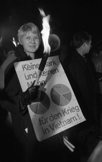 The US Army's waging of war in Vietnam, Cambodia and Laos met with increasing opposition from the German public in the 1960s, especially from the youth and student movements. Bonn 1968, DEU, Germany, Bonn, Dortmund, Europe