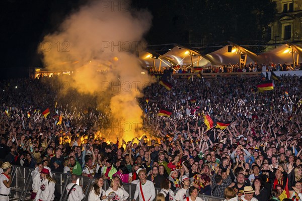 DEU Sachsen Dresden Public Viewing in Dresden Public Viewing on the banks of the Elbe in Dresden on the grounds of the Filmnächte am Elbufer, when the matches from Brazil are broadcast on the big screen, thousands of fans cheer for their team and experience the victory of the DFB Elf