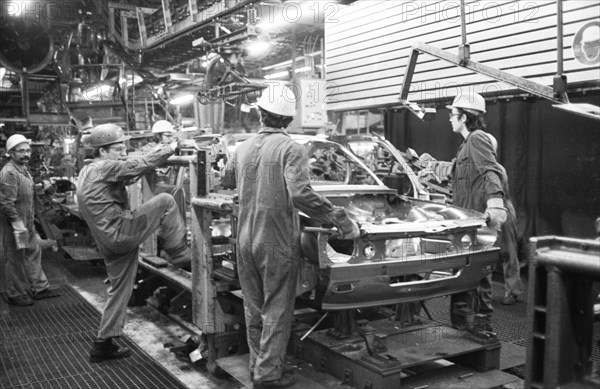 Production on the bodies of Opel AG vehicles in Plant I on 09.12.1975 in Bochum, Germany, Europe