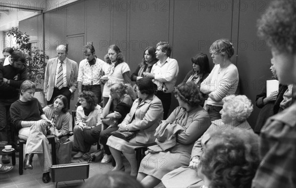 In front of and in the regional labour court, 29 woman and their relatives fought for equal pay in their company, the photo producer Heinz in Gelsenkirchen, for equal pay, accompanied in solidarity by relatives of other companies and trade unions on 19.09.1979 in Hamm, Germany, Europe