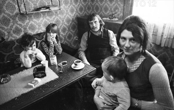 Unemployed at the Dortmund Labour Office and at home in Dortmund on 17.12.1974. Unemployed with many children (3 K.), Germany, Europe