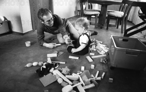 The care of a small child by the father was rather rare in 1980, as here on 24.06.1980 near Bielefeld, Germany, Europe