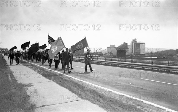 The 1964 Easter March led by the Campaign for Disarmament, here in Bremen on 29. 3. 1964, was guided by the demand for the disarmament of nuclear weapons in West and East, Germany, Europe