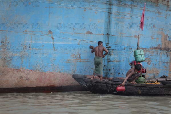 Shipyard workers, Dockyards, Dhaka, Bangladesh, Asia