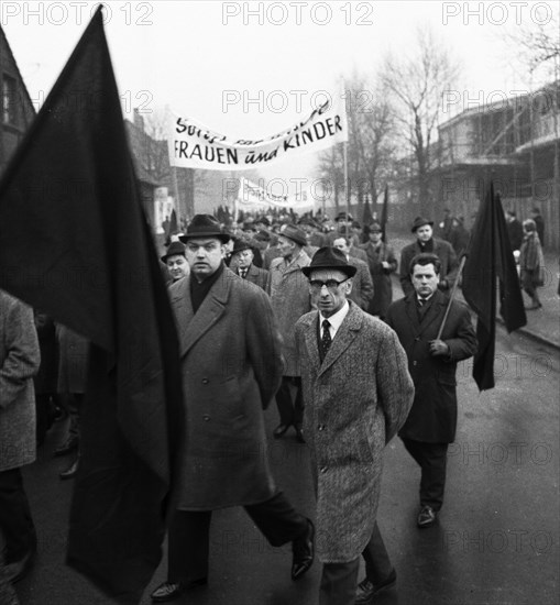 With black flags, miners of the Bismarck colliery and their relatives demonstrated against the closure of their colliery on 19 February 1966, Germany, Europe