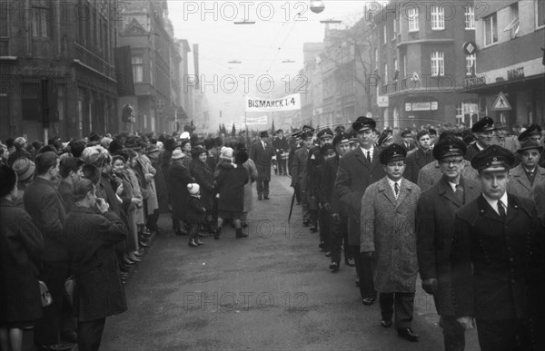 With black flags, miners of the Bismarck colliery and their relatives demonstrated against the closure of their colliery on 19 February 1966, Germany, Europe