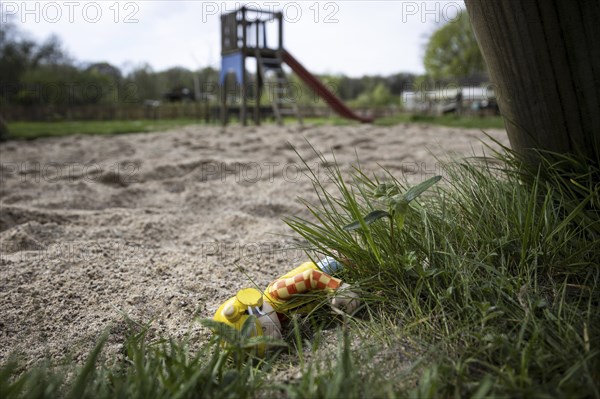 A toy lies on a playground near Münster, 08.04.2024