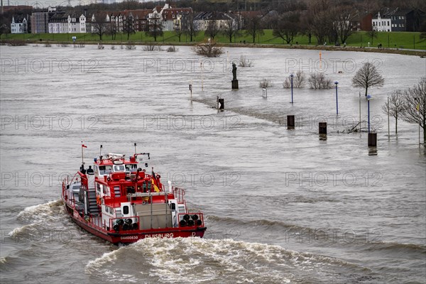 Flood on the Rhine near Duisburg, fire boat of the Duisburg fire brigade on the river near Duisburg-Ruhrort, at the Mühlenweide, completely flooded, North Rhine-Westphalia, Germany, Europe