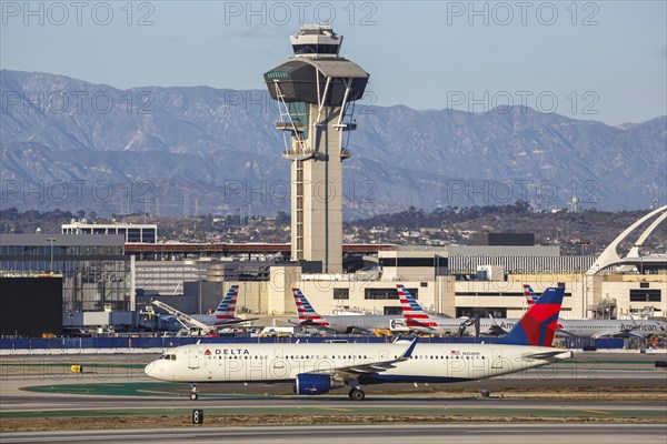 A Delta Air Lines Airbus A321 aircraft with the registration number N354DN at Los Angeles Airport, USA, North America