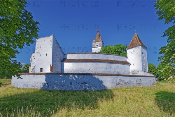 The Honigberg Protestant Church, Biserica Evanghelica Fortificata din Harman, in Transylvania. The church is a fortified church, which was surrounded by a wall like a fortress for defensive purposes. Honey Mountain, Harman, Brasov, Transylvania, Transylvania, Romania, Southeast Europe, Europe