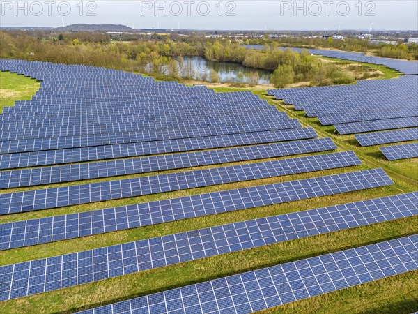 Mühlenfeld solar park, near Neukirchen-Vluyn, over 15, 000 solar modules spread over 24 hectares, generating 3.5 million kilowatt hours per year, North Rhine-Westphalia, Germany, Europe