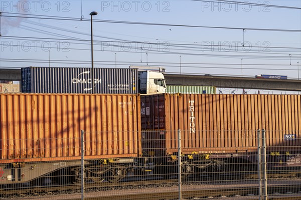 Ramp to, from the Köhlbrand Bridge in the Port of Hamburg, back, front trucks on the Waltershoferdam, access to the HHLA Container Terminal Burchardkai, middle traffic on the A7 motorway, front goods train route to, from the HHLA Container Terminal Burchardkai, spans the 325 m wide Köhlbrand, an arm of the Süderelbe, the bridge is over 3600 metres long, 53 metres above the water, piers 135 m high, more than 30.000 vehicles use the B3 bridge daily, important connection to the harbour, it is dilapidated, to be rebuilt, Hamburg, Germany, Europe