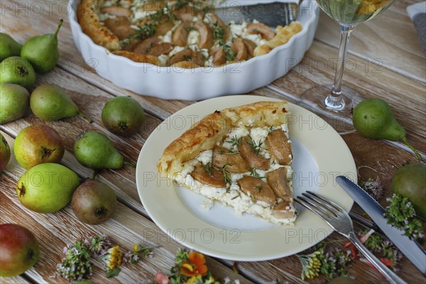 Tart with Gaishirtle and sheep's cheese, Stuttgarter Gaishirtle, pear variety, fruit, table decoration, thyme, baking, typical Swabian, Swabian cuisine, traditional cuisine reinterpreted, vegetarian, plate, cutlery, knife, fork, food photography, studio, Germany, Europe