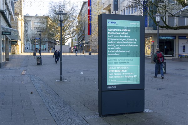 Call to keep distance, advertising campaign of the outdoor advertising company Ströer and t-online, LED screen, digital advertising monitors, effects of the corona crisis in Germany, Essen, Kettwiger Straße, pedestrian zone