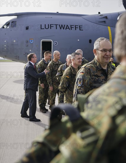 Federal Minister of Defence Boris Pistorius, SPD, bids farewell to the 20 or so soldiers of the Lithuanian brigade pre-commando at BER Airport. Here during a press statement. The pre-commando is set to grow to a deployment force of around 150 members of the German Armed Forces by the fourth quarter of 2024. The army brigade will be reorganised in Lithuania with the name Panzerbrigade 45. Following the official commissioning of the brigade in 2025, the other forces will be deployed starting in 2025. The Lithuanian brigade should be operational by the end of 2027. Berlin, 08.04.2024