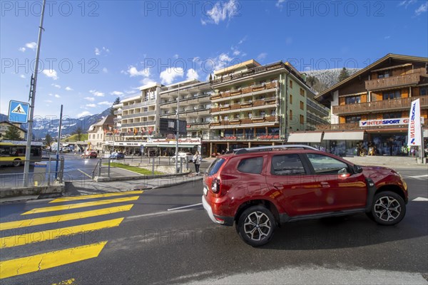 28 March 2024: Lively tourism in the week in front of Easter in the popular Swiss holiday resort of Grindelwald