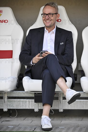 Chairman of the Board Alexander Wehrle VfB Stuttgart, bench, smiles, MHPArena, MHP Arena Stuttgart, Baden-Württemberg, Germany, Europe