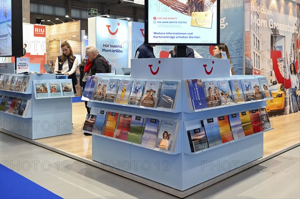 Exhibition stand Tui brochures