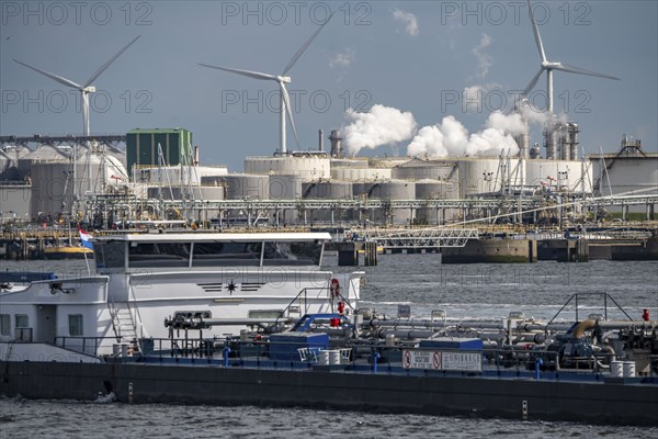 Petroleumhaven, Vopak Terminal Europoort, crude oil tank farm, over 99 large tanks, and 22 loading terminals for overseas and inland vessels, Europoort Port of Rotterdam, Netherlands