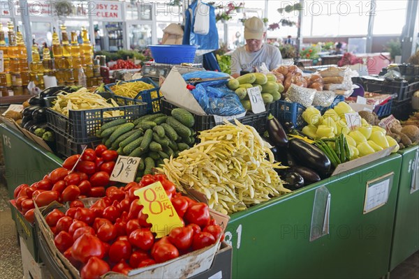 Fresh vegetables displayed on a busy market stall, labelled with price tags, market hall, Fagaras, Fagara?, Fogarasch, Fugreschmarkt, Brasov, Transylvania, Romania, Europe