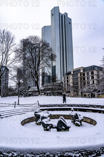 Winter in the city, Deutsche Bank building, Marshall Fountain, Sparkasse, Trianon Frankfurt building, Bergmann Park, Frankfurt am Main, Hesse, Germany, Europe