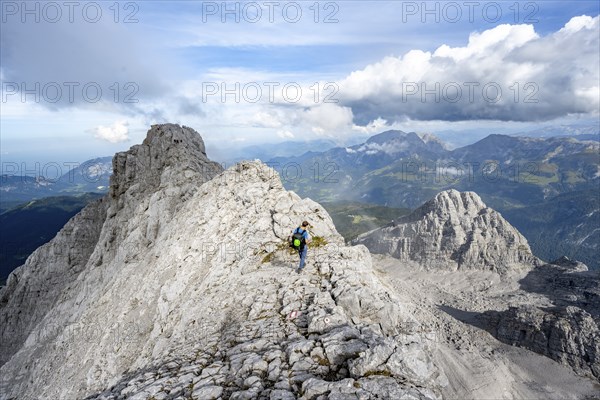 Mountaineer on a narrow rocky ridge, Watzmann crossing to Watzmann Mittelspitze, view of mountain panorama, Berchtesgaden National Park, Berchtesgaden Alps, Bavaria, Germany, Europe