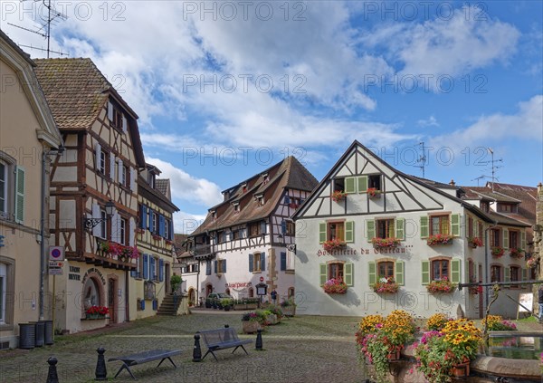 Well-kept half-timbered houses and floral decorations characterise the town centre of Eguisheim in Alsace. The town is classified as one of the Plus beaux villages de France. Eguisheim, Haut-Rhin, France, Europe