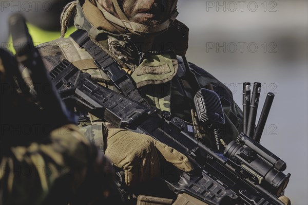 A soldier with a rifle, taken during the military exercise 'Wettiner Schwert' with German and Czech soldiers near Tangermünde, 26 March 2024. 'Wettiner Schwert' is part of the NATO Quadriga exercise