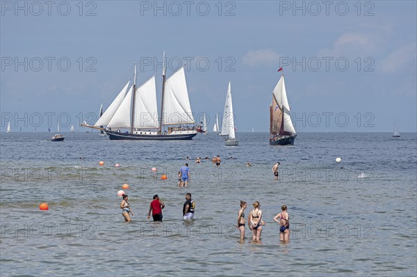 Sailing ships, sailing boats, people standing in the water, Kieler Woche, Kiel Fjord, Kiel, Schleswig-Holstein, Germany, Europe