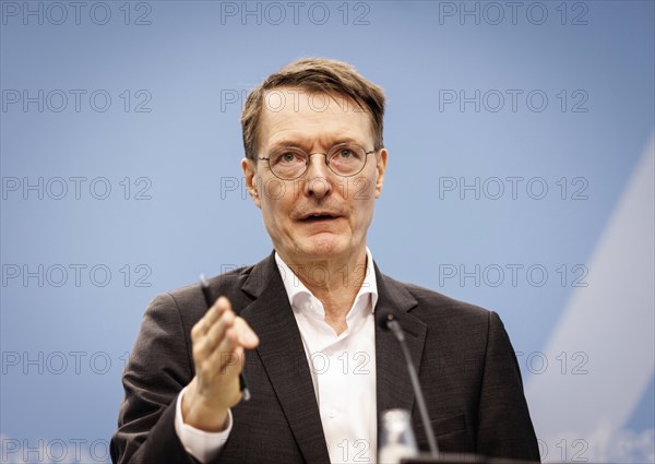 Prof Karl Lauterbach (SPD), Federal Minister of Health, at a press conference on the talks with representatives of the leading municipal associations and association leaders from the healthcare system in Berlin, 11.04.2024