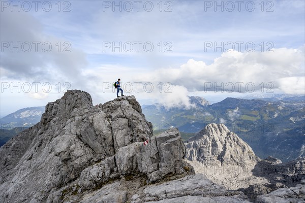 Mountaineer on a narrow rocky ridge, Watzmann crossing to Watzmann Mittelspitze, view of mountain panorama, Berchtesgaden National Park, Berchtesgaden Alps, Bavaria, Germany, Europe