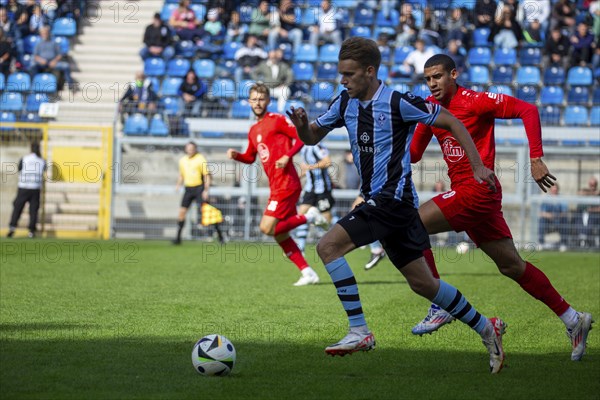 Football 3rd division, season 2024/25, matchday 8: Waldhof Mannheim vs Rot-Weiß Essen. On the ball: Nicklas Shipnoski (7, Mannheim)