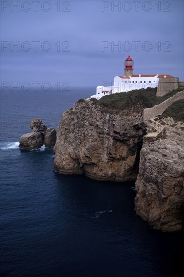 Lighthouse Farol do Cabo de São Vicente, Cape St. Vincent, Sagres, steep coast, Atlantic Ocean, Algarve, Portugal, Europe