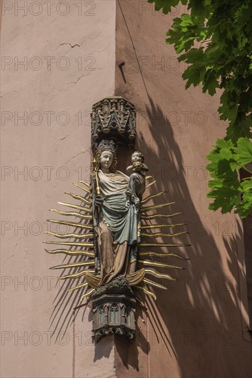 Radiant Madonna, house saint on a residential building, Weinmarkt 12a, Nuremberg, Middle Franconia, Bavaria, Germany, Europe