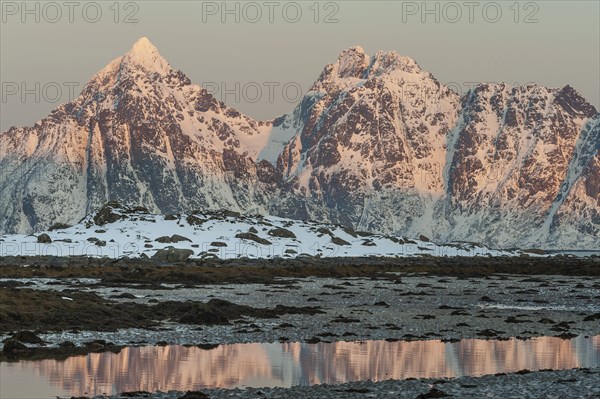 Rugged mountains, Lofoten island Vestvågøya at the fjord Gimsøystraumen, Lofoten, Northern Norway, Norway, Europe