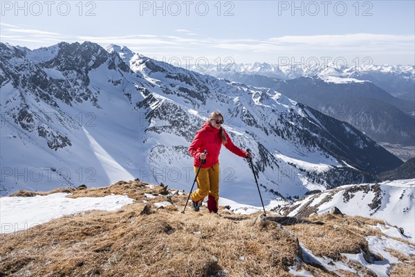 Ski tourers at the summit of the Mitterzeigerkogel in winter, Sellraintal, Kühtai, Tyrol, Austria, Europe