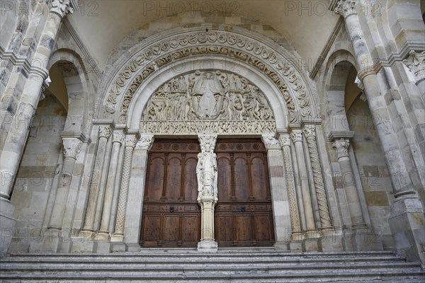 Famous tympanum of Saint-Lazare Cathedral with the Last Judgement, Autun, Département Saône-et-Loire, Region Bourgogne-Franche-Comté, Burgundy, France, Europe