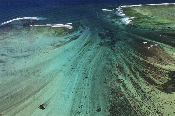 Underwater waterfall, optical illusion, natural phenomenon, aerial view, reef, coral reef, fringing reef, Le Morne Brabant, south coast, Indian Ocean, island, Mauritius, Africa