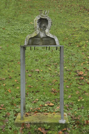 Sculpture Aus der Stille by Ubbo Enninga 2006, head, 3D effect, spatial, three-dimensional, concave, curved, arched, hollow, form, detail, frame, shell, symbol, calm, Stadtpark, Biedenkopf, Hesse, Germany, Europe