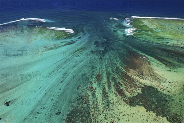 Underwater waterfall, optical illusion, natural phenomenon, aerial view, reef, coral reef, fringing reef, Le Morne Brabant, south coast, Indian Ocean, island, Mauritius, Africa