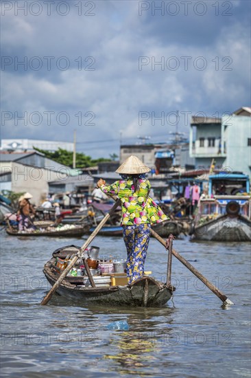 CAN THO, VIETNAM, 4 JUNE, 2011: Unidentified people at floating market in Mekong river delta. Cai Rang and Cai Be markets are central markets in delta and became popular tourist destination