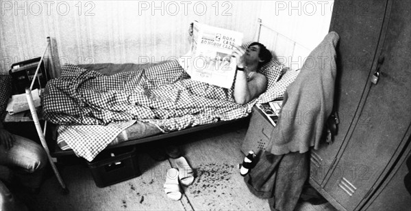 The rent profiteering with guest workers in the district according to a tried and tested pattern, equipping a 3-room flat with approx. 9 beds and a bed rent of 100 DM, here on 13.9.1974 in Duisburg, Germany, Europe