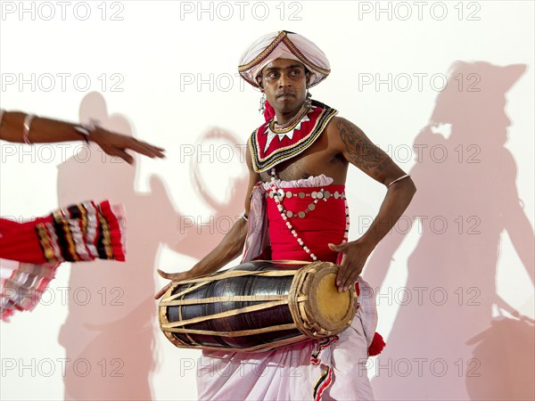 Dancers and drummers, Oak-Ray dance, Sri Lanka, Asia