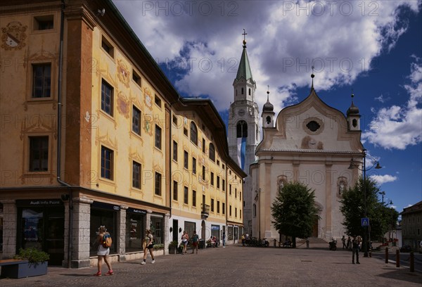 Corso Italia, Old Town, Church Basilica Parrocchiale SS. Filippo e Giacomo, Cortina d'Ampezzo, Province of Belluno, Veneto, South Tyrol, Italy, Europe