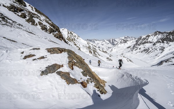 Ski tourers in a high valley, climbing the Sulzkogel, Kühtai, Stubai Alps, Tyrol, Austria, Europe