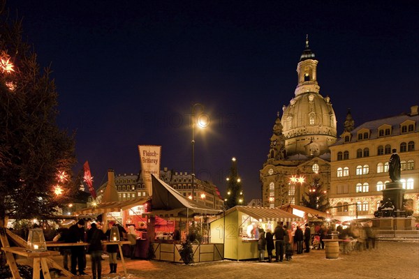 Christmas market on the Neumarkt